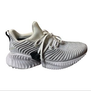 Women’s Size 7 Adidas AlphaBounce Shoes